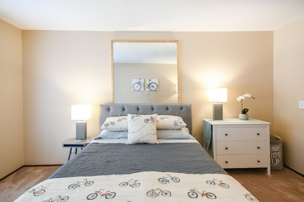 Bedroom 2 w/ Queen Size Bed