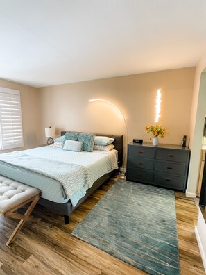 2 bedrooms, iron/ironing board, WiFi, bed sheets - Modern Sedona Red Rock Retreat- Pool, Jacuzzi (Sedona)