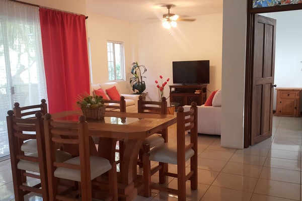 Dining room an living rom ( No TV)