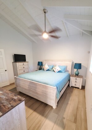 3 soverom, safe på rommet, skrivebord og strykejern/-brett