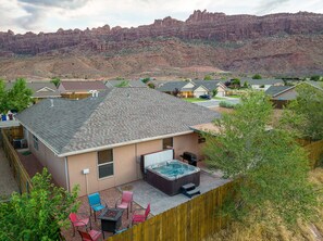 Terrace/patio - Hot Tub & Outdoor Living | Rim View Retreat | Fenced Backyard (Moab)