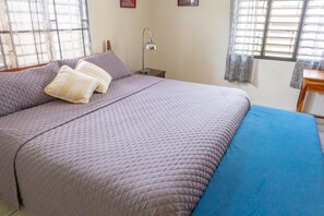 2 quartos, ferros/tábuas de passar roupa, Wi-Fi, roupa de cama