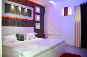 5 bedrooms, in-room safe, iron/ironing board, WiFi -  TAJ SQUARE HOMESTAY (agra)