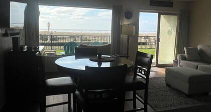 On the Promenade 1st floor. Spectacular Panoramic Ocean Views, Patio with grassy
