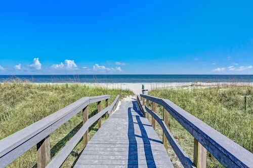 Spacious Amelia Island Villa Sleeps 12! Ideal for Large Families & Groups!