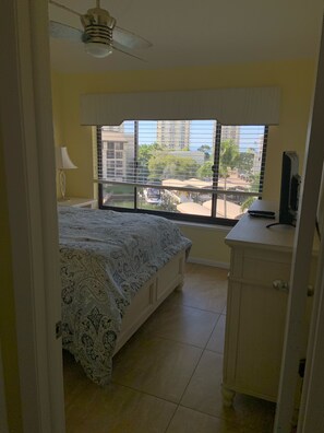 2 bedrooms, desk, iron/ironing board, free WiFi