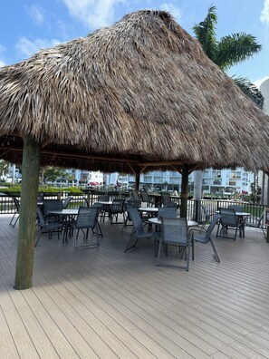 屋外ダイニングエリア