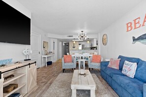 Flat-screen TV - 6th Floor, Beachfront. Indoor, Outdoor Pools. Hot Tubs | Bay Watch Resort - 637 (North Myrtle Beach)