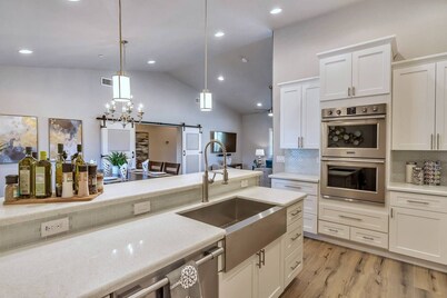 Old Town Family House - Sleeps 24