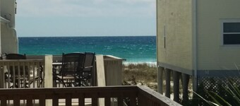 BEACH HOUSE ONLY STEPS TO THE BEACH WITH OCEAN VIEW 