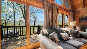 Smart-tv, eldstad, tv-spel och dvd-spelare