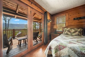 4 bedrooms, iron/ironing board, free WiFi, bed sheets - Mtn Views, Top Reviews, Gated Privacy 3 King Suites+Qn Loft Game+Theater Hot Tub (Sevierville)