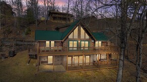 Exterior - Mtn Views, Top Reviews, Gated Privacy 3 King Suites+Qn Loft Game+Theater Hot Tub (Sevierville)