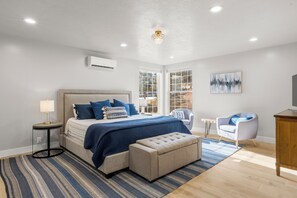 7 bedrooms, WiFi, bed sheets