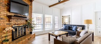 Private Heated Pool & Pet-Friendly Family Retreat Near Dallas Attractions