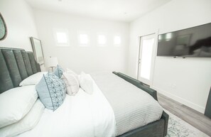 3 bedrooms, iron/ironing board, travel cot, Internet