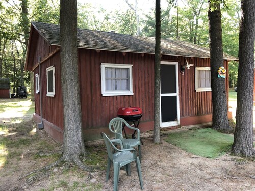 Cozy "Flip Flops" Cabin metsän Pentwater Lake julkisivu ja pääsy
