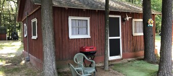 Cabine confortable "Flip Flops" dans les bois avec façade et accès au lac Pentwater