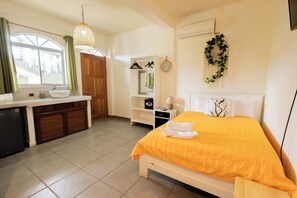 12 間睡房、房內夾萬、可攜式嬰兒床、免費 Wi-Fi