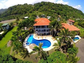 Exterior - Beach Front! Perfect For Weddings, Bachelor Parties, Retreats or Family Reunions (Playa Hermosa)