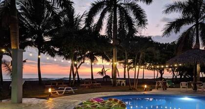 Beach Front! Perfect For Weddings, Bachelor Parties, Retreats or Family Reunions