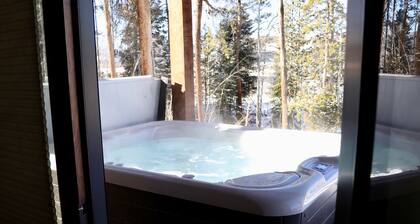 Luxurious Home,1 acre,6mile-W.Park,Hot tub,33miles-RMNP, 2 Masters, Steam Shower