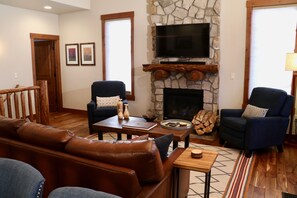 Smart TV, chimenea, videojuegos y reproductor de DVD 