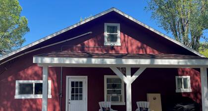 1930s General Store - walkable to downtown, pet-friendly, Home is all for YOU!