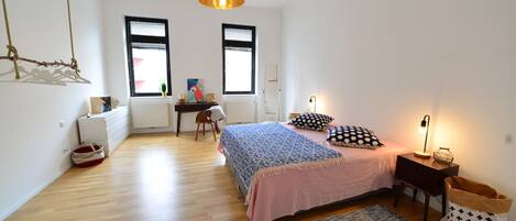 1 bedroom, iron/ironing board, internet, bed sheets