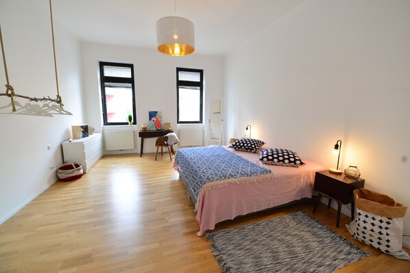 1 bedroom, iron/ironing board, internet, bed sheets