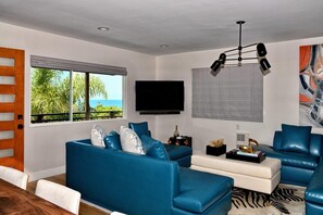 Smart-TV, Bücher, Stereoanlage