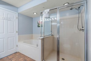 Combined shower/bathtub, towels - Clean Oceanfront AshWorth, 10th Floor, Lazy River | AshWorth - 1004 (North Myrtle Beach)
