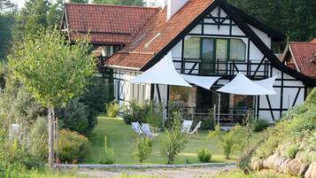 Frühstück, Mittagessen, Abendessen, Blick auf den Garten