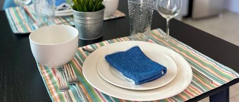 Fridge, oven, coffee/tea maker, electric kettle