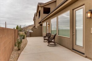 Terrace/patio - SPECIAL DISCOUNTS - BEAUTIFUL, WARM ST. GEORGE1 (Washington)