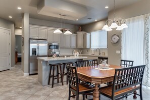 Dining - SPECIAL DISCOUNTS - BEAUTIFUL, WARM ST. GEORGE1 (Washington)