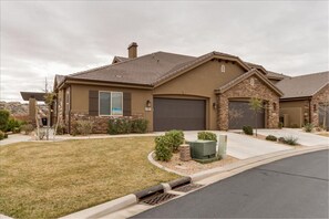 Exterior - SPECIAL DISCOUNTS - BEAUTIFUL, WARM ST. GEORGE1 (Washington)