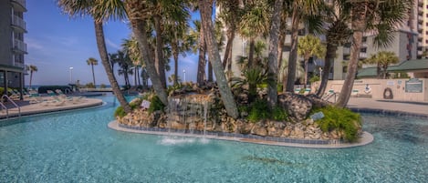 Piscina all'aperto, una piscina riscaldata