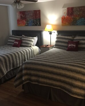 2 habitaciones, tabla de planchar con plancha y wifi gratis 
