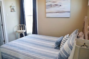 3 slaapkamers, een strijkplank/strijkijzer, reisbedje, wifi