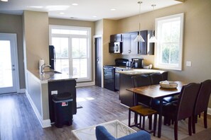 Fridge, microwave, oven, stovetop - 3BR Waterfront Home|Fishing|Boating|Views (Stacy)