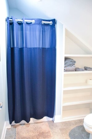 Ducha y bañera combinadas y secador de pelo