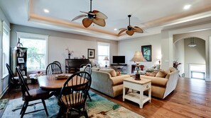 TV, DVD player, livros