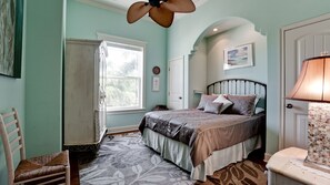 3 habitaciones, tabla de planchar con plancha, wifi y ropa de cama 