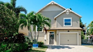 Exterior - Your Own Oasis: A Tropical Retreat with Lagoon Style Pool (Holmes Beach)