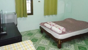 Standard Room, 1 King Bed, Non Smoking | WiFi (free) - Tik's Place Guests House (Cha-am)