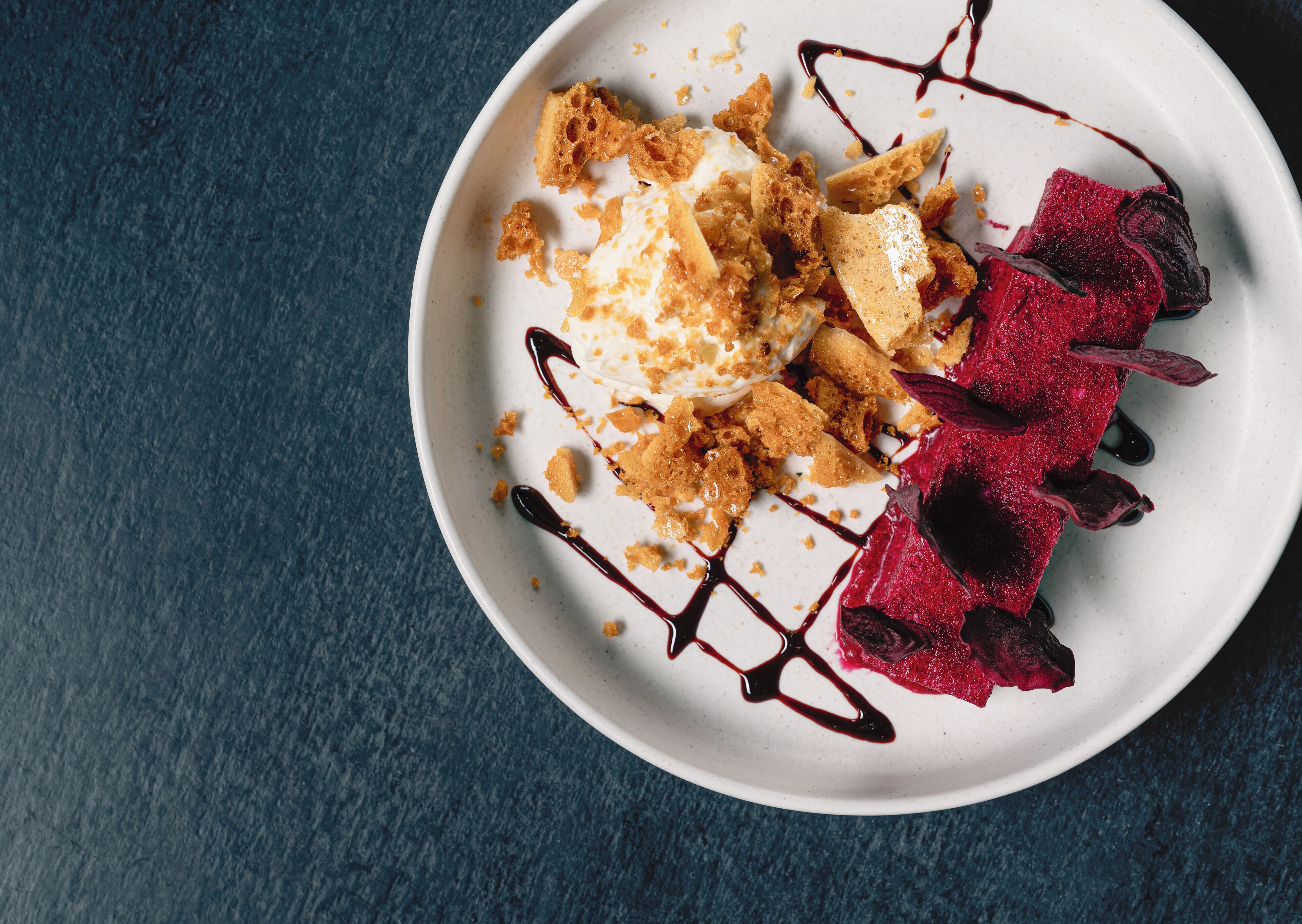 Breakfast, lunch, dinner served; local cuisine, sea views 