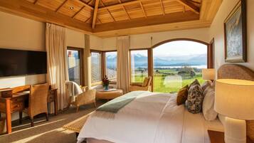 Premier Suite, 1 King Bed, Lake View