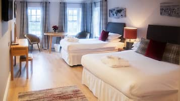Habitación doble Deluxe | Ropa de cama de alta calidad y decoración personalizada