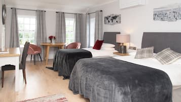 Shower, rainfall showerhead, free toiletries, hair dryer